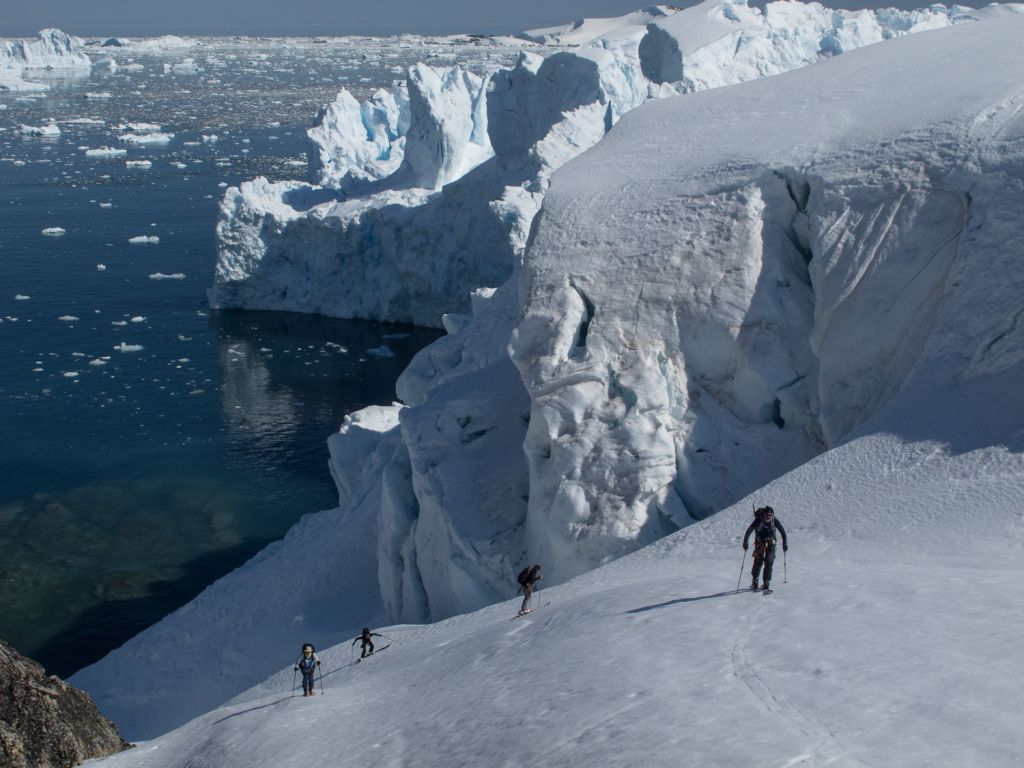 Extreme adventure at the edge of the word: sail and ski in Norway